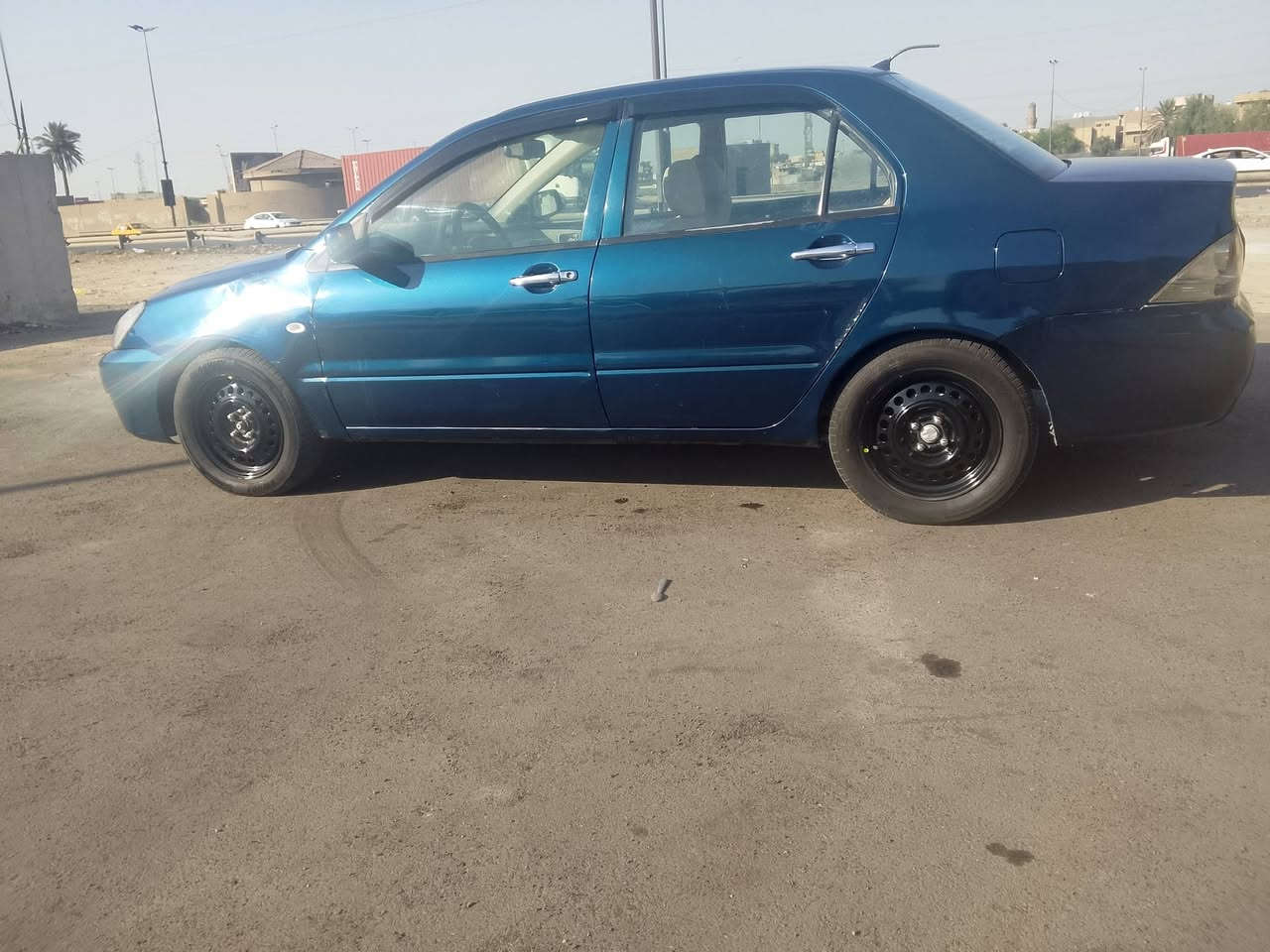 شباب لانسر شركة عامه موديل 2010 بيها صبغ عام بدون ضربه قويه بدون تبديل مكينه 2000 كير وتبريد وسدر أمامي خلفي جدد تحويل مباشر وين متريد السعر 60 وبيها مجال ملاحضه خاص ماجاوب واتساب مفتوح مكاني بغداد ***********.      ***********.
