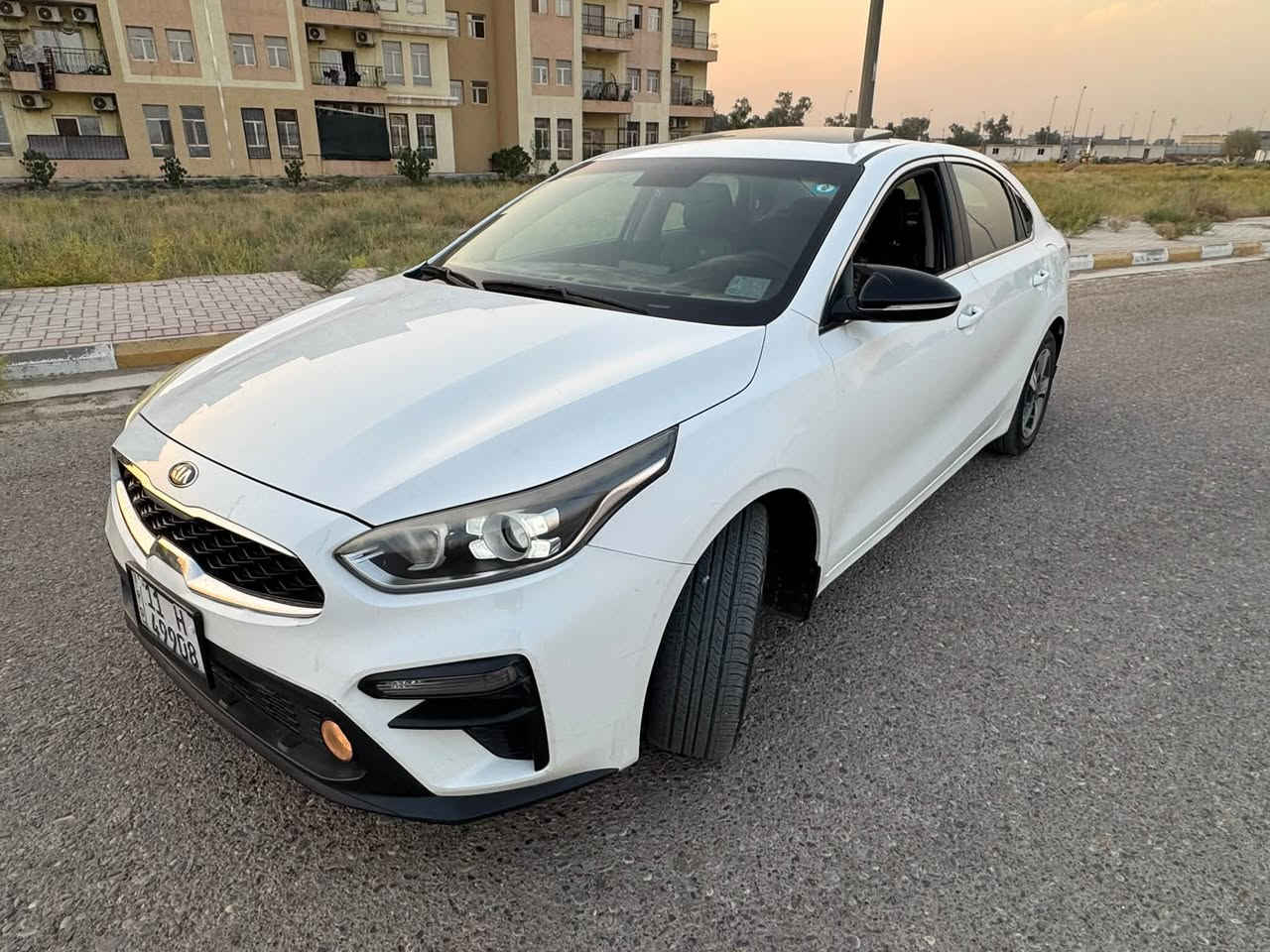 سلام عليكم  
للبيع
كيا سيراتو 
موديل 20
وكالة الدوليه ع ايد وحده من الشركه لحد الان
1- دبل سويج مالات الشركه
2- فتحة سقف ( سلايد) 
3- كشنات مغلفه جلد
4- محرك بلادي 1600cc
5-تحكمات استيرن
6- دشبول صاج
7- كامره خلفيه
8- شاشه اندرويد ( اضافه ) 
9- ويل كب نيكل بلاديكير AT
وباقي مواصفات السيراتو المعروفه
كير محرك كفاله
اخوان السياره نظيفه جدا وجاهزه بدون اي نقوصات 
صار بيه تبديل بنيد اثر شي واكع عليه بدون اي ضرر وتبدل اصلي وكاله
بيه بارد بالبابين اليمين 
رقم بغداد الجيد ومكانه بغداد 
سياره ماشيه 97 كيلو حقيقي قابل للزياده
اخوان السياره بعده ع وضع الشركه بدون اي نقوصات 
واي استفسار اني حاضر 

***********

***********

( محمد الصعب )

