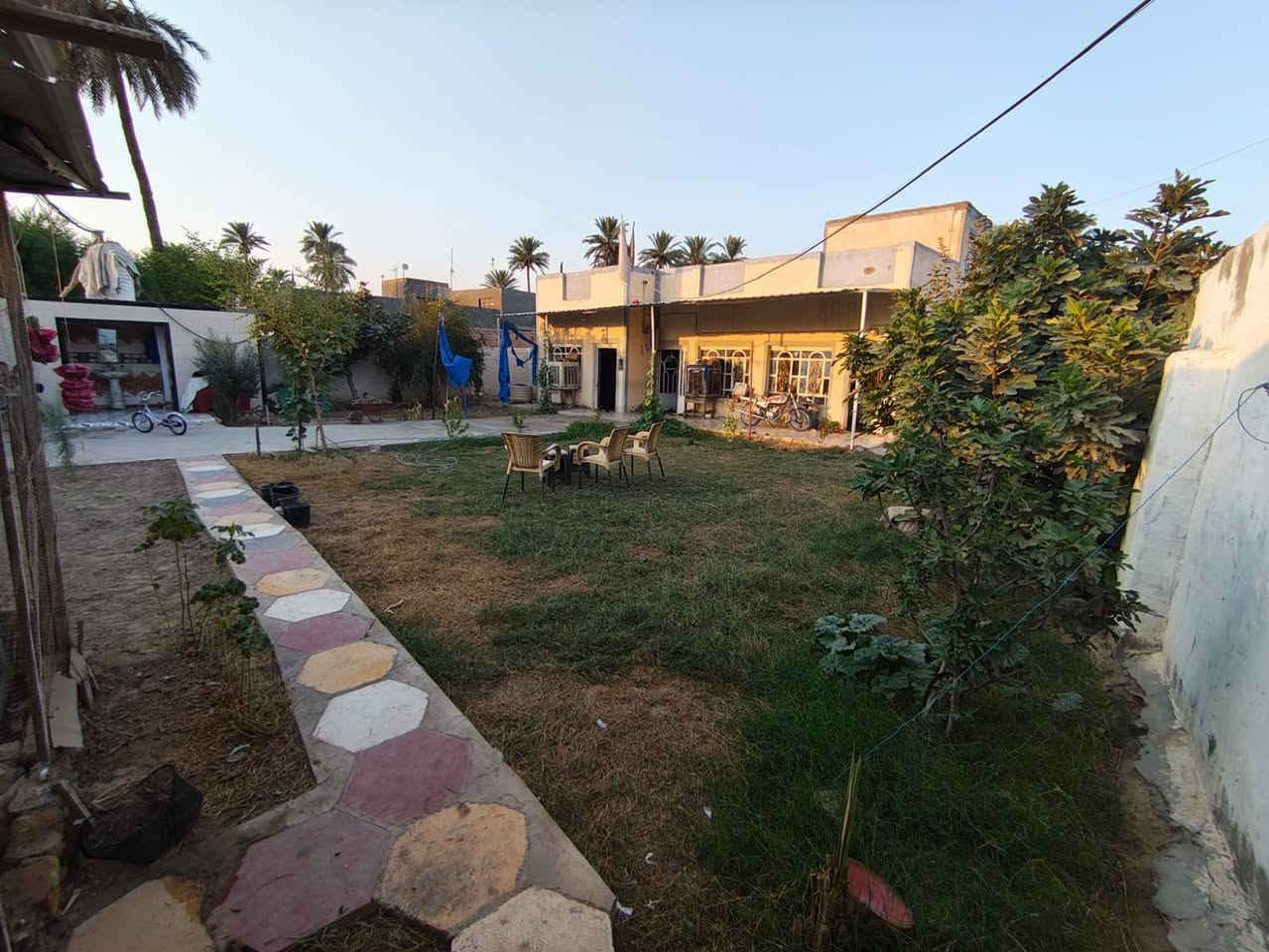 دار للبيع
الموقع : بين قضاء القاسم والهاشميه / على شارع نهر الجربوعيه مقابل مدرسة الثبات للمتوسطه والابتدائيه

المساحه400 واقع الحال 530
يتكون الدار من / غرفتين / صاله / مطبخ / صحيات داخليه و خارجيه  /  حديقة منزل كبيره .
للطلب والاستفسار الاتصال على. الرقم الاٰتي 
الرقم :‌‏ ‏ ‏ ‏‪***********‬‏
‏‪***********
