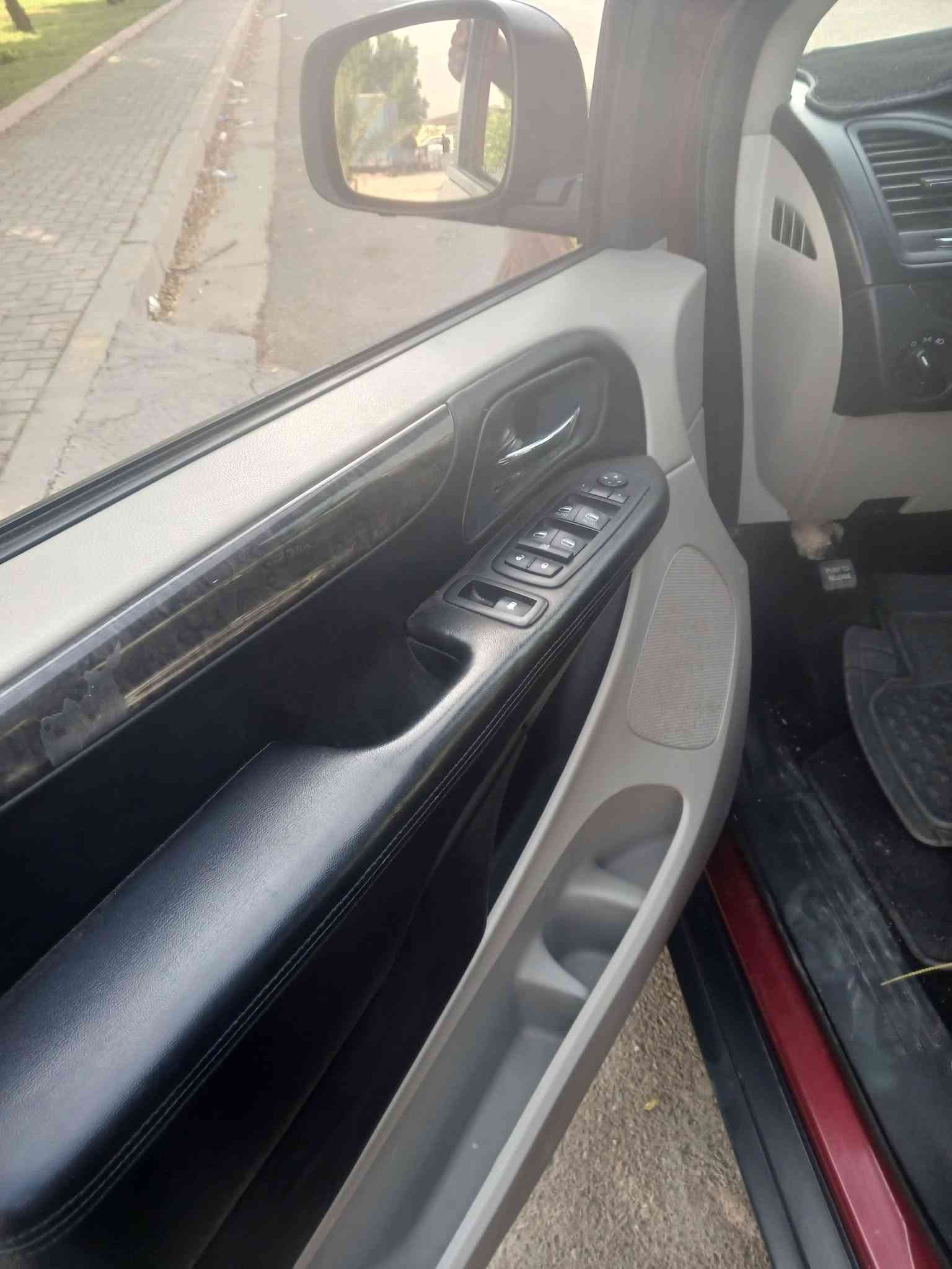 السلام عليكم دوج كرفان موديل ٢٠١٦ محرك ٣٦٠٠السياره بيها جاملغ ايمن بدون دواخل السياره مواصفات جام كهرباء بيبان جنطه كهرباء شاشه عطلات ٣ قطع تبريد شاشه بالقماره تشغيل عن بعد تخم برده بلادي لايت زنون سياره جديده سياره بااسمي تحويل ثاني يوم مكان السياره بغداد السعر ١٧٠ او مراوس بااوباما او باسفكا حسب لقناعه ***********
