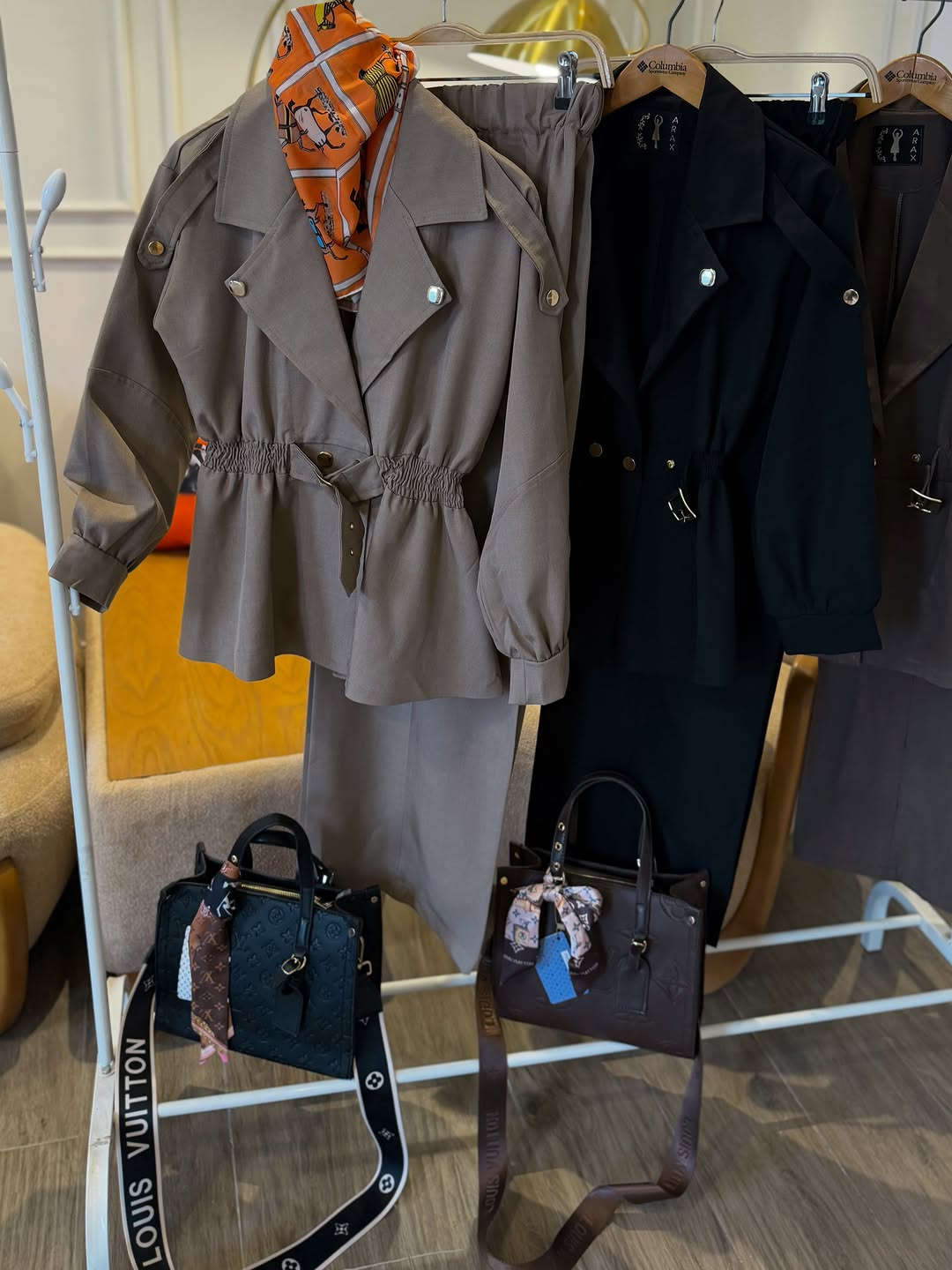 new collection set ✨🍁🍂🐎🏇🍁

شوفولي جمال السوت الي واصل 😍😍😍

متوفر سوت انيق جدااا 
بأمكانك تلبسيه بطريقة الرسمي مع كعب 
وايضاً كاجول مع شوز سبورت 🦋🦚☕️🤎

خامة فخمة جداا

مطعم بأكسسوار ذهبي طلاء ثابت 

ملاحظة الحقيبة مع السكارڤ متوفر ايضا 

العدد محدود 

يوجد توصيل 🚚 سريع إلى كافة أنحاء العراق 🇮🇶 

#set #outfits #explorepage #style #outfit
