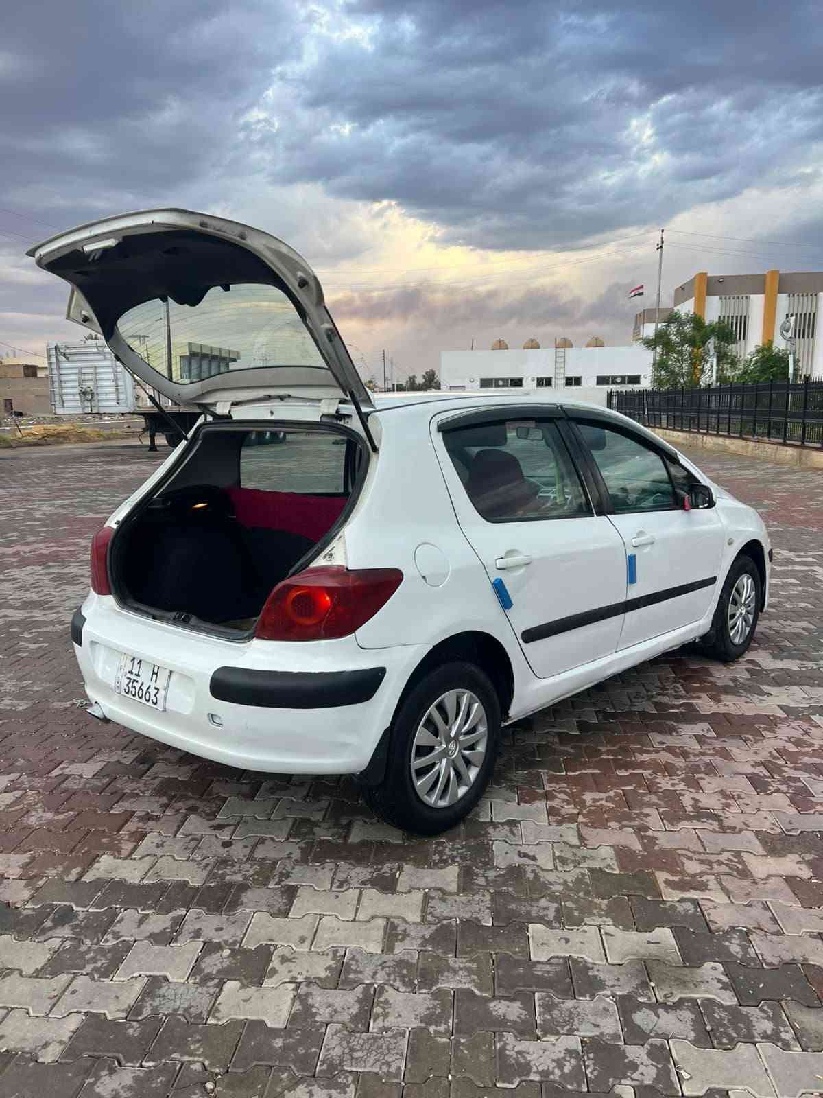 السلام عليكم
بيجو 307 موديل 2006 بيها ٣ قطع صبغ بدون دواخل كير ومحرك كورلا ياباني يعني انسه العطلات رقم بغداد انكليزي سنويه وهزه وارقام كلهه جديده سنويه لل2031 شرط تحويل ثاني يوم عقد مروري 
 
تخم تاير جديد
 باتري جديد
 صدر خلفي وامامي جديد 
شاشه ايباد 
تبريد ثلج 
باتري جديد 
سنترلك شغال ع ريمون
كهربائيات كلها شغاله 

💐 السعر 43 وبيها مجال بسيط 

للاتصال علرقم
***********
