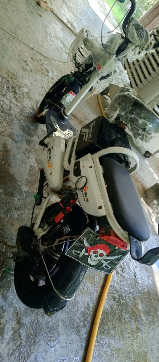 (مستعجل جداً لحك)     باسكل شحن  نضيف  ولكطة بيش 160 وبي مجال قلييييييل ح
ك الجية والله  هو مو هذا سعرة سعرة 200 قفل بس مستعجل عدي ضرف ب160 وبي مجال جداً  قليل حك الجية  مكانة حلة وردية خارج ‏‪***********‬‏ وهذا رقمي  بي واتساب
