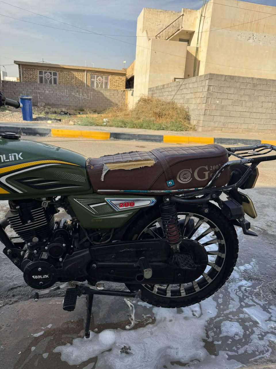 دراجه سيفان للبيع الدراجه كفاله عامه زنجيل و ضاغطه موديل ٢٤ طالعه بشهر ١٢ يعني تعتبر ع ٢٥ اوراق بغداد و اوراقها موجوده السعر ٧٥٠ و بيها مجال مكان الدراجه واسط العزيزية للاستفسار الاتصال ع الرقم ***********
