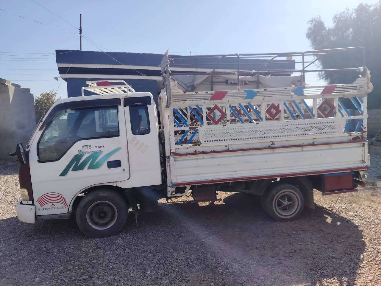 كيا فونتيرة قمارة وربع قلاب   
موديل 2000 رقم صلاح الدين دولي 
شرط التحويل 
سنويه ل31  بدون ضرر كير + محرك + اكسن گلو شرط كهربايات كلها شغاله سياره مال جناي ماتصرف عليها ربع 
حصة كاز 
سعر /***********
