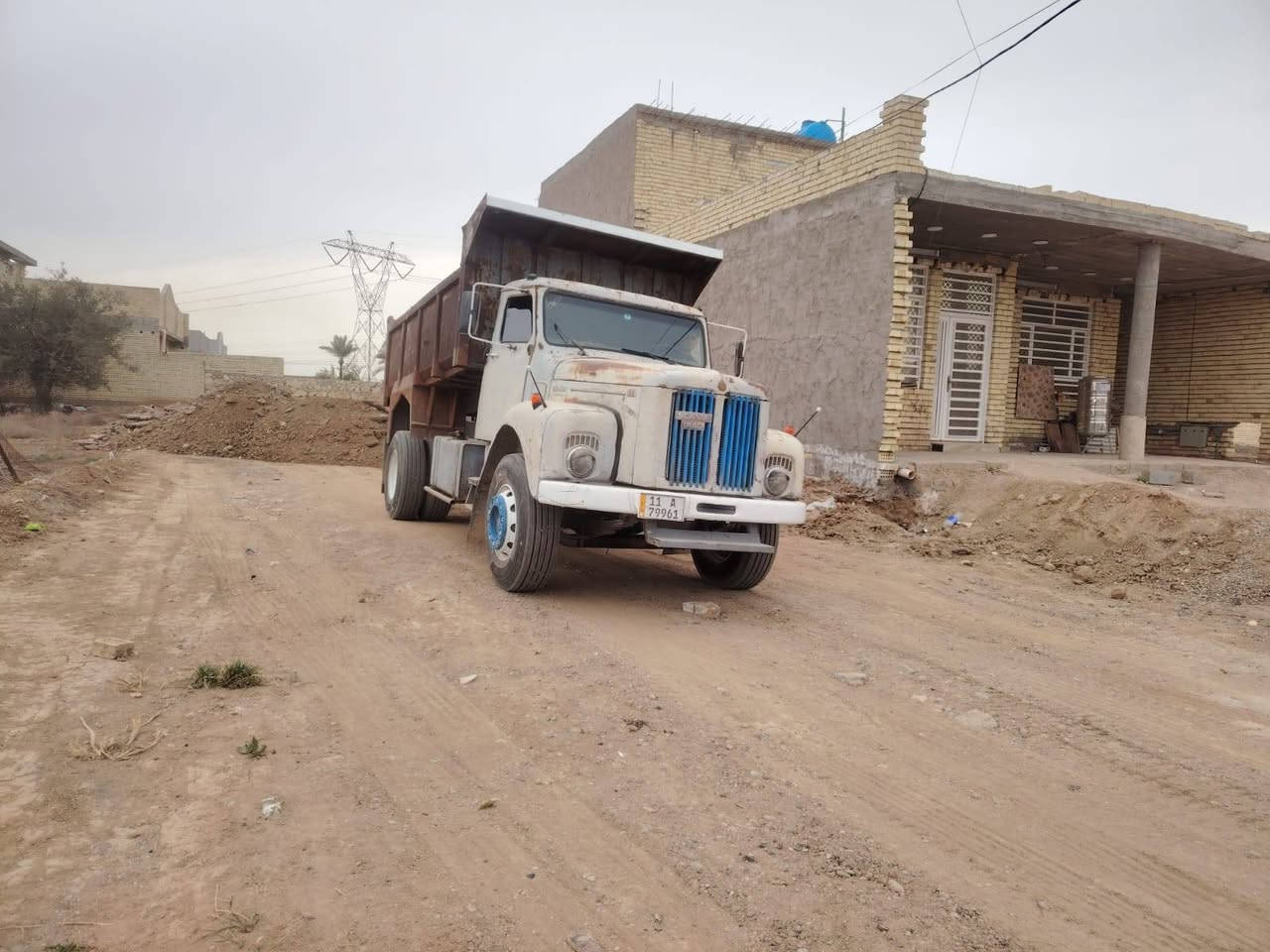 سكانيا مديل 80 مكينه سوبر تخم تاير بسمي رقم  بغداد  انكليزي سنويه وهزه جديده عنوان بغداد ,(((السعر19مليون))) ***********===***********

نص مكتوب في الصور:
- @.31361734