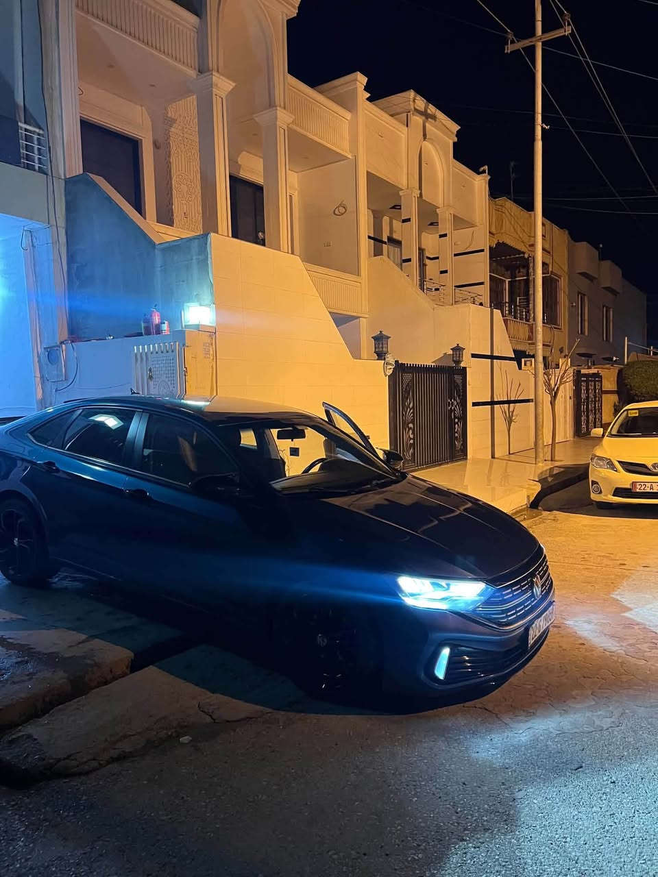 جیتا مۆدیل ٢٠٢٠ s سپۆرت مەکینە ١٤ تۆڕبۆ گێڕو مەکینەو حەماوە بەشەرت ڕادێتە بیلادی ڕەقەمو سەنەوی نوێ پێشی کرایتە ٢٠٢٤ ٣ پارچەو نیو لەگەل دۆسەی سبوخە سەیارەکە بێمەسرەفە و بەنزینی نۆرمال دەرواو مشکیلەی نیە سعری ١٠٥ ژمارەی خاوەنی ***********

نص مكتوب في الصور:
- ERBIL Iraq