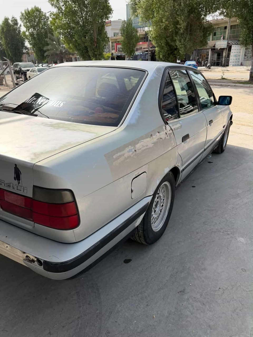 السلام عليكم سياره بيم للبيع سياره حلوه نضيفه حداديه حلوه محرك وكير بشرط كهربايات شغالات سياره رقم كركوك السياره بأسمي  تحويل مباشر مكان السياره بابل 
السياره يحتاج اله صبخ لن جارده  رقم الهاتف ***********
