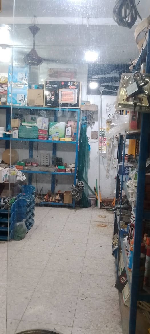 سلام عليكم للبيع شارع 60 يم حلويات جدووو محل شلع قلع *********** للبيع ابي وتساب
