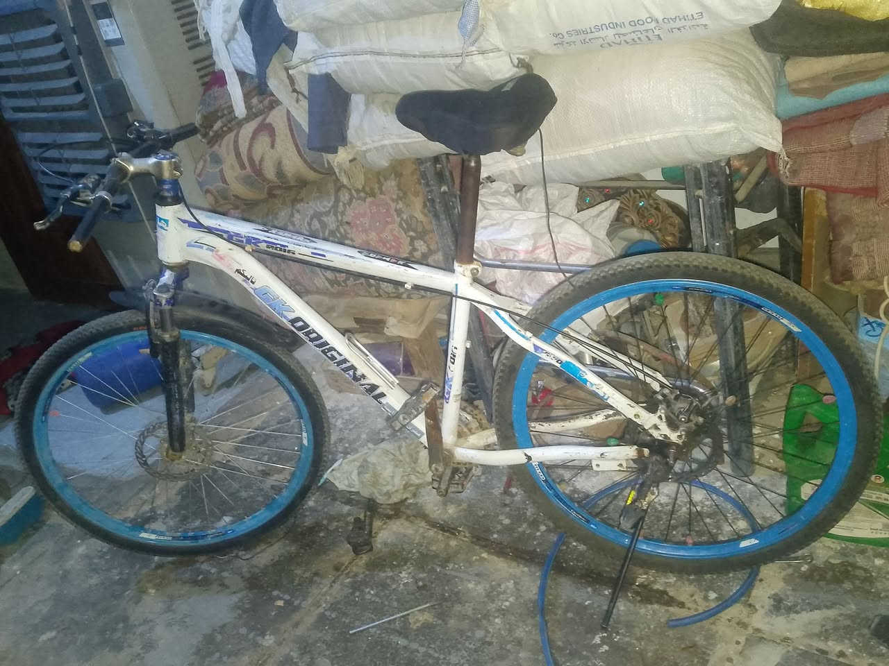 سلام عليكم بايسكل للبيع السعر 25بس بي مجال يرادله فقط زنجيل فقط الي يريده يجي خاص المكان الحسينيه المخابرات خاص اليريده
