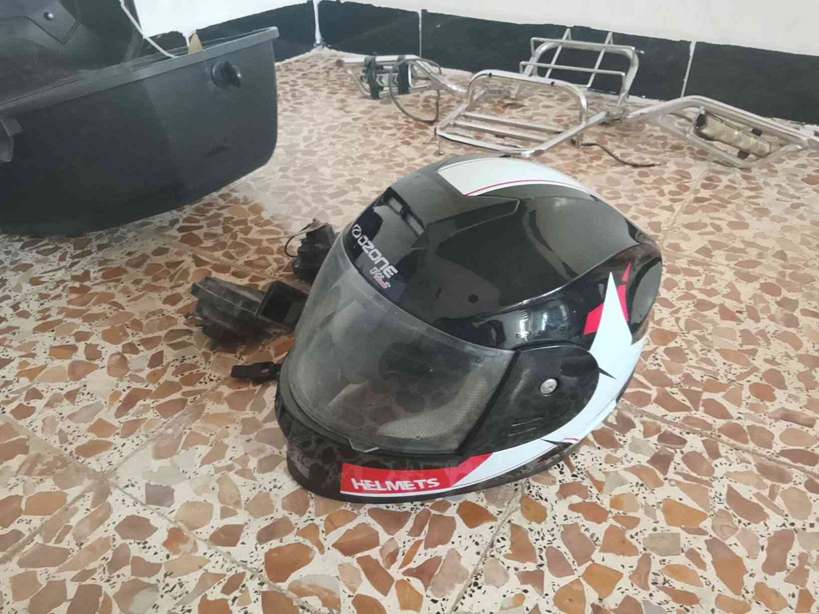 للبيع 
صندوق جديد ما مستخدم شي قليل جدا 30
درع كامل جديد 30
خوذة 10 
خوذة 5
دبل هورن ب 5 
ابيع شلع ***********
