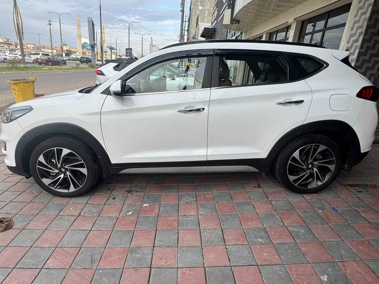 ✋🏼سلام عليكم 
🚗هونداي توسان 2021 خليجي 
1️⃣فول مواصفات عدا هند بريك يدوي 
⚡️كشن كهرباء2 مري شفط رادارات حساس امامي خلفي
🪞قفل سرعه انظمة قياده بصمة ابواب بصمة تشغيل بنوراما 
❄️تبريد قطعتين تحكم ستيرن شحن موبايل واير ليس كامره 
🛞تخم تاير جديد شاشه تاب كير محرك حداديه تبريد مكفول
☝🏻مكفوله من ضربه وصبغ السعر 179 
📞للاستفسار ***********
