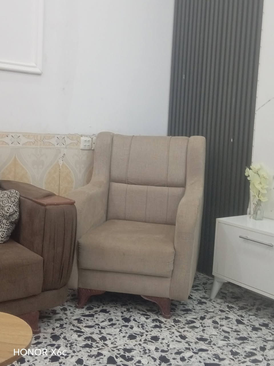 السلام عليكم تخم للبيع عشر طبلات النظافه 95% التخم كلش نظيف ويا ثلاث طبلات وثمن كوشات السعر 650 وبمجال مكاني قضاء السنيه***********

نص مكتوب في الصور:
- HONOR X6c
