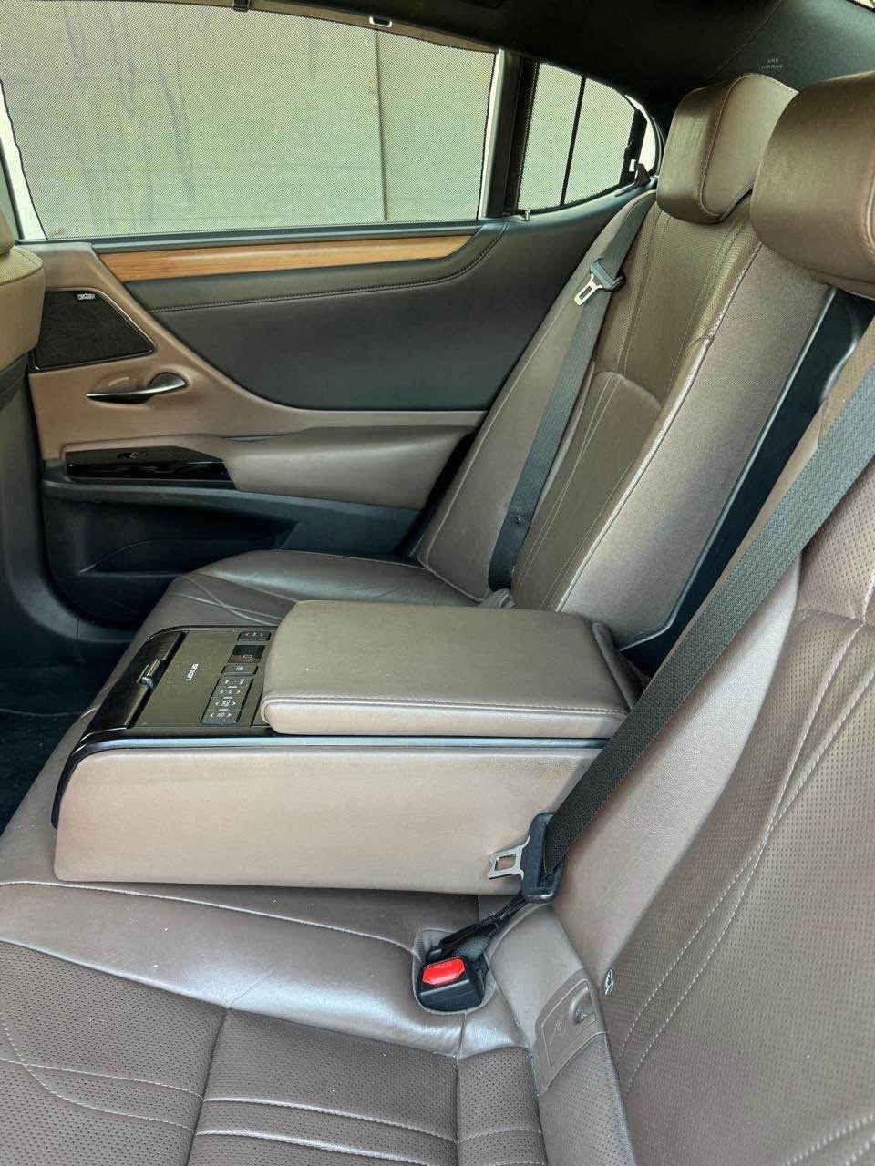 لكزس ES350 • بلاتينيوم • ١٠٠٠٠٠ كم
