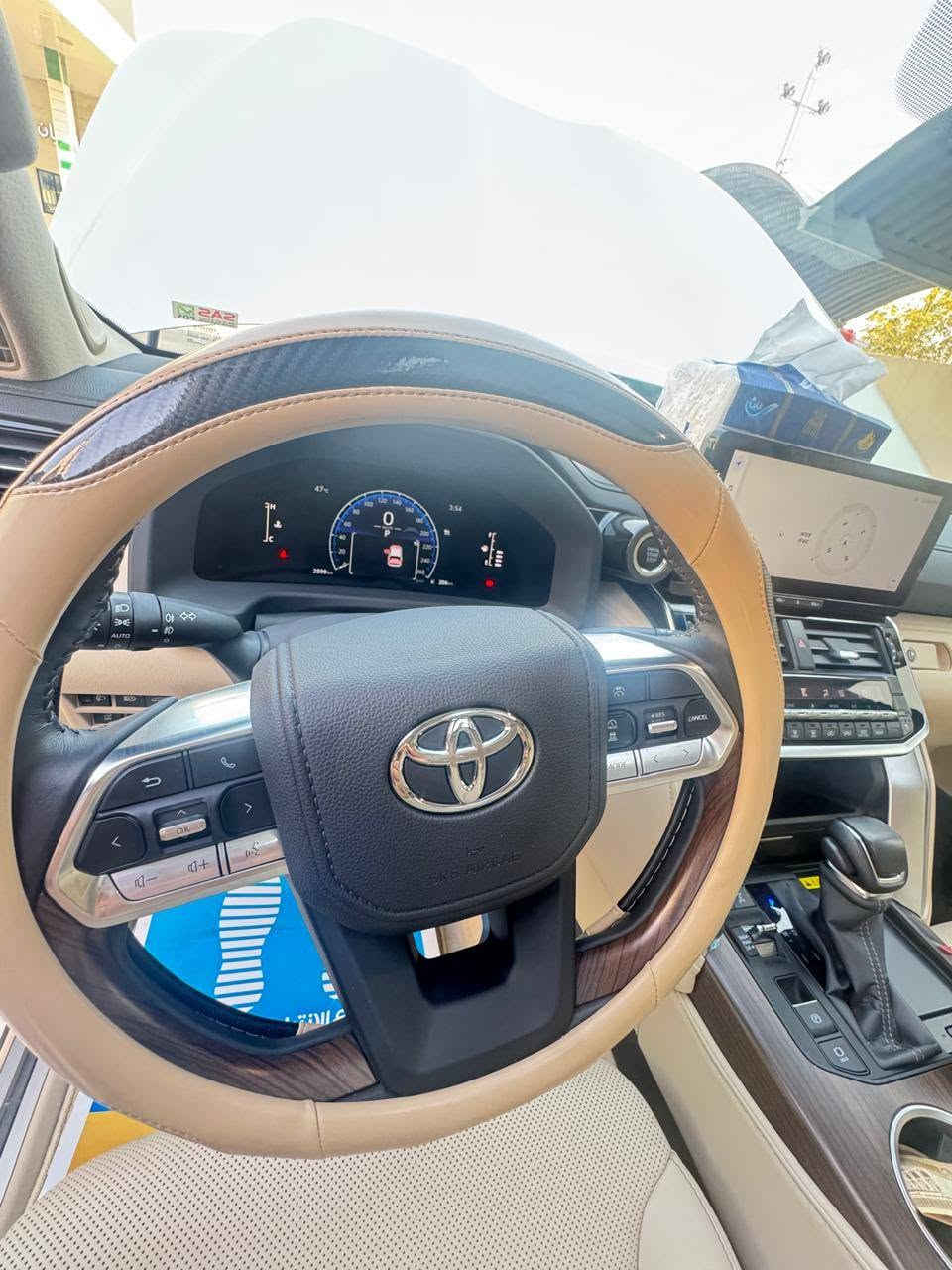 سلام عليكم
للبيع: تويوتا لاندكروزر GXR موديل 2025 (أخت الزيرو) 🚗✨
المواصفات والتفاصيل:
الموديل: 2025
الفئة: GXR (Twin Turbo) - ليمتد S (مواصفات خليجية)
المسافة المقطوعة: 2,000 كم فقط (بحالة الوكالة)
الضمان: ضمان شركة ساس لمدة 3 سنوات
اللون: خارجي أبيض / داخلي بيج (مقاعد جلد)
أبرز المواصفات:
نظام السلامة والأمان TSS (رادار، تنبيه اصطدام، تحديد مسار)
كاميرات 360 درجة مع كاميرا خلفية
دفلوك ونظام دفع رباعي
تشغيل عن بعد وبصمة دخول ذكي
فتحة سقف، شاشة لمس، أبل كاربلاي، نظام ملاحة (خرائط)
مقاعد تبريد وتدفئة وتحكم كهربائي
إضاءة LED وزينون وحساسات أمامي وخلفي
السعر: 85,500$ (855 ورقة) وبيه مجال مراعاة للطيبين والشراي الجاد
المكان: البصرة - الرباط
للاستفسار ع الواتس ***********
