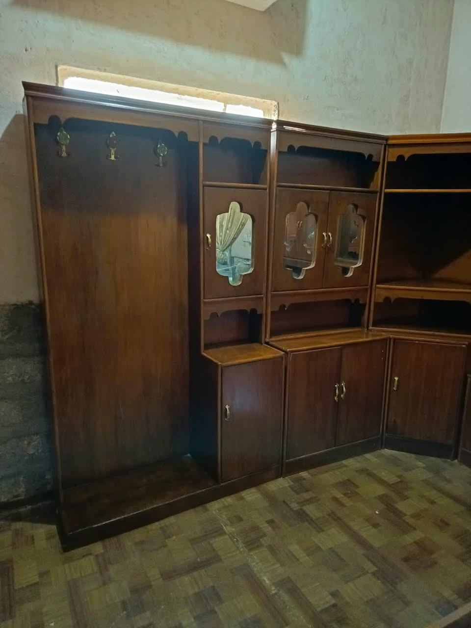 السلام عليكم.
للبيع غرفة اخشاب صاج عراقي 
السعر 800 الف مكاني الكرابله 
رقم الهاتف. ***********
