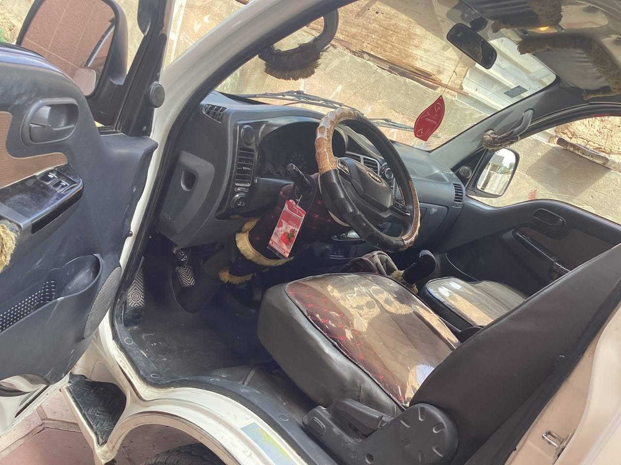 كيا حمل 2700 للبيع بدون محجل رقم بغداد باسمي موديل 18مكفوله من الدعمه والكلبه بيه شخطه زغيره بالباب وتكحيلات بسيطه ورقم الشاصي دك كمرك  وسنويه جديده لسنه 2030 وهذا رقم صاحب السياره / *********** السعر تصال ع رقم

