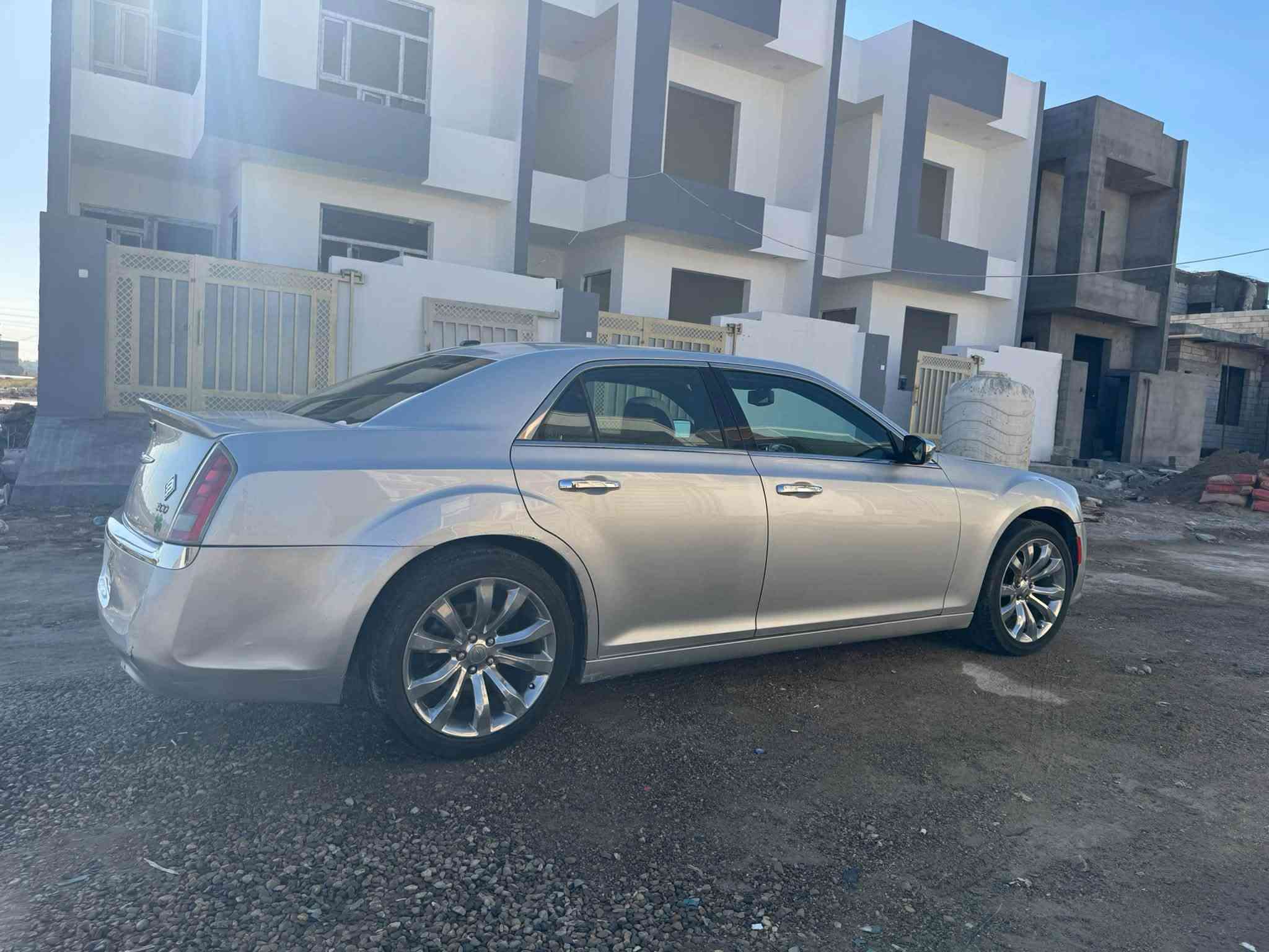 السلام عليكم
للاستفسار: *********** 
#السعر : 135
اوباما 2012
C300
صدر جديد 
تخم تاير جديد 
ويل 20 
تو ويل 
مكينه 3.6
كير طياره 
كير مكينه مكفولات 
تخم بلكات جدد تخم مجاول جدد 
بيهه صبغ بنيد وجامرلغ وباب السكن 
رقم سليمانية سنوية ورقم جدد وهزه جديده تريد تحويل تريد وكالة .

مكان السياره ديالى /بعقوبه
