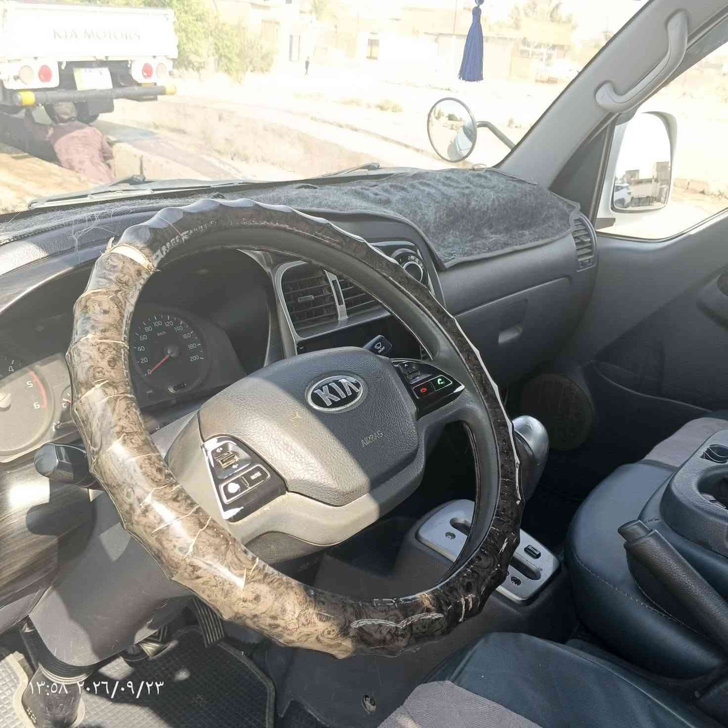 السلام عليكم كيا موديل 17 مسكر اوتوماتيك مكفوله كفاله عامه بيه بارد بسيط اباب السايق تبريد شغال السعر 135 وبيه مجال بسيط
***********

نص مكتوب في الصور:
- ١٣:٥٨ ٢٠٢٦/٠٩/٢٣
- ١٣:٥٧ ٢٠٢٦/٠٩/٢٣
- ١٢:٥٧ ٢٠٢٦/٩/٢٣