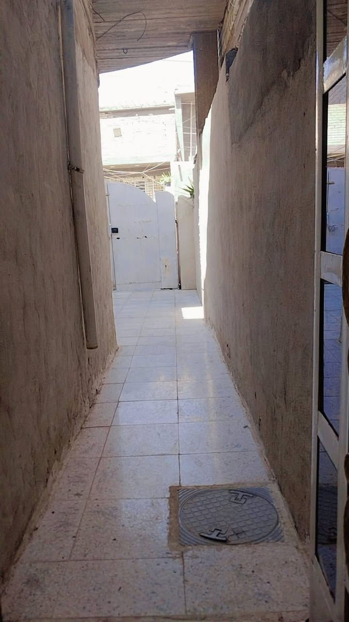 السلام عليكم دار للبيع الغرير قبل شارع الضغط  مساحة 150 واجه 5ونص طابق واحد  الفرع مقرنص 
***********
