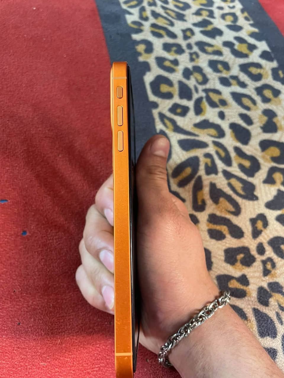 السلام عليكم ايفون اكس اس ماكس محور ١٧ جهاز كلش نضيف مستبدل فقط بطاريه ١٠٠ ذاكره ٢٥٦ جهاز نضيف كلش السعر ٢٢٥ وبي مجال حك الجيه الرقم ***********

نص مكتوب في الصور:
- LTE ١٢:٢٠ حول القطع والخدمة تجمع Apple سجل تاريخ القطع والخدمة، ويعرض السجل معلومات عن هذا الـ iPhone وحالته وتفاصيل إصلاحه. معرفة المزيد... سجل تاريخ الخدمة البطارية غير معروف