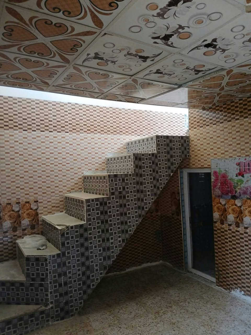 للإيجار • ماكو تفاصيل • الموقع غير محدد