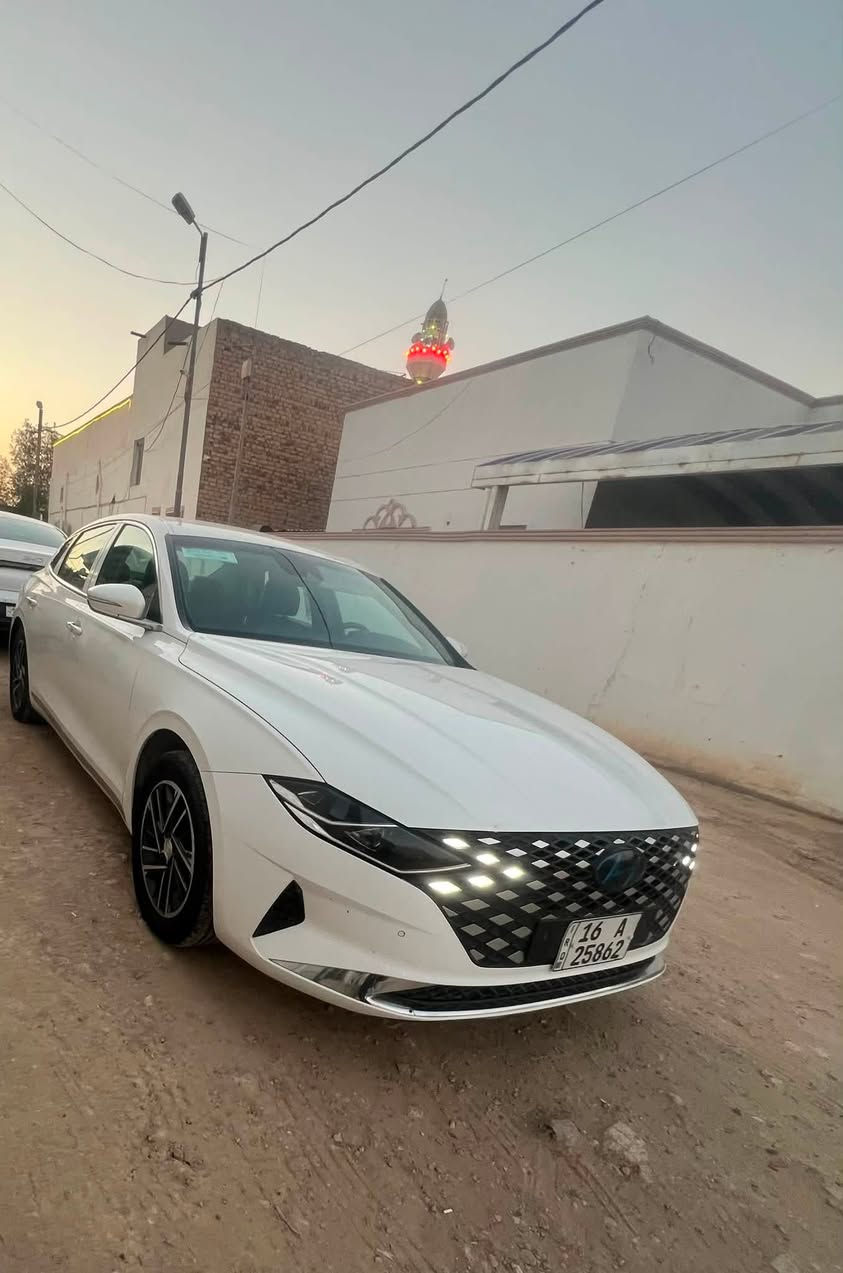 كراندر ازيرا 2022 كفاله عامه رقم قادسية حره بسمي 6 سلندر غاز السعر 195 او مراوس
ملاحظه السياره ما مصفره مشي بلادي 108 شرط الحداديه بلاديه عليها ادامه كامله وتبديل دهن امزويل اصلي امريكي كير ومكينه كلشي كفاله 

فول مواصفات كرسي كهربائي تبريد دشبول شاشه متصله رادارات امامي خلفي جانبي 
مكاني ديوانية مركز 
***********
