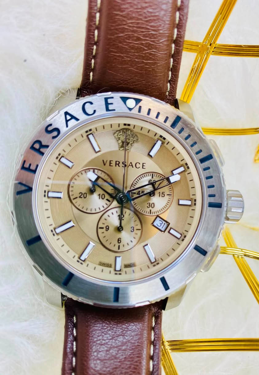 🔥🔥 لأصحاب الذوق الراقي… هاي الساعة غير! 🔥🔥
⌚ VERSACE رجالية فخمة
ستايل أنيق، حجم مميز، وتفاصيل تخليها تبرز على المعصم 👌✨

💎 مواصفاتها:
🤎 سير جلد قهوائي
✨ مينا بيجي بتفاصيل ذهبية
📏 قطر 48 ملم
⏱️ كرونوغراف
📅 نافذة تاريخ Date
⌚ Double Time
⏱️ سنتر ثواني منفصل
💎 زجاج Sapphire مقاوم للخدوش
🔩 ستانلس ستيل بالكامل
💧 مقاومة للماء

🔥 ساعة تنطي فخامة وحضور قوي باليد
🎁 تنفع إلك أو هدية مرتبة لشخص عزيز عليك.

📲 للشراء والاستفسار راسلنا مباشرة:
واتساب / ماسنجر
***********

⚡ لا تتردد… إذا عجبتك راسلنا وخلي التفاصيل علينا!
📩 الطلب متوفر عبر المراسلة
