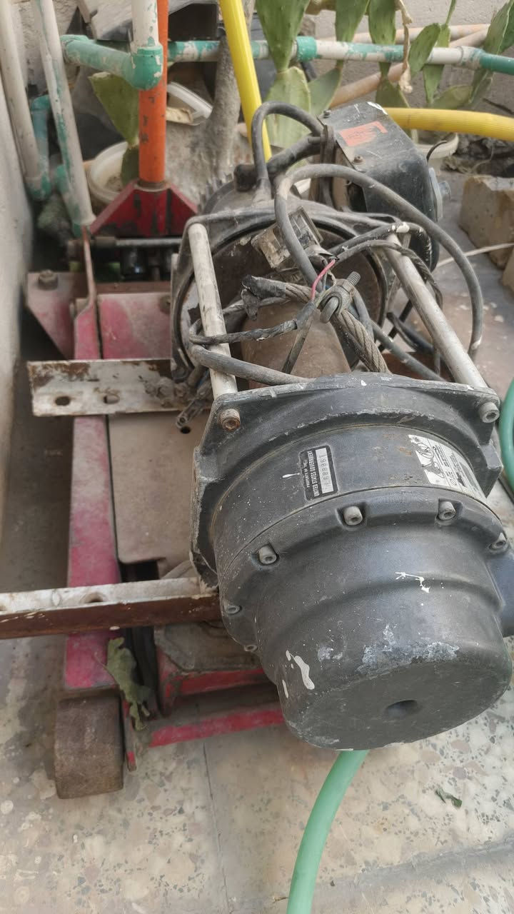 سلام عليكم ماطور سحب يسحب 7 طن ينشد عله جميع السيارات بيكم حمل كيه حمل سطحه يشتغل (12V_24V) ✅
شرط الشغل والفحص انكليزي اصلي جديد 
مكان ناصريه مركز 📌
سعر 250 وبي مجال لشراي يتصل ***********📞
