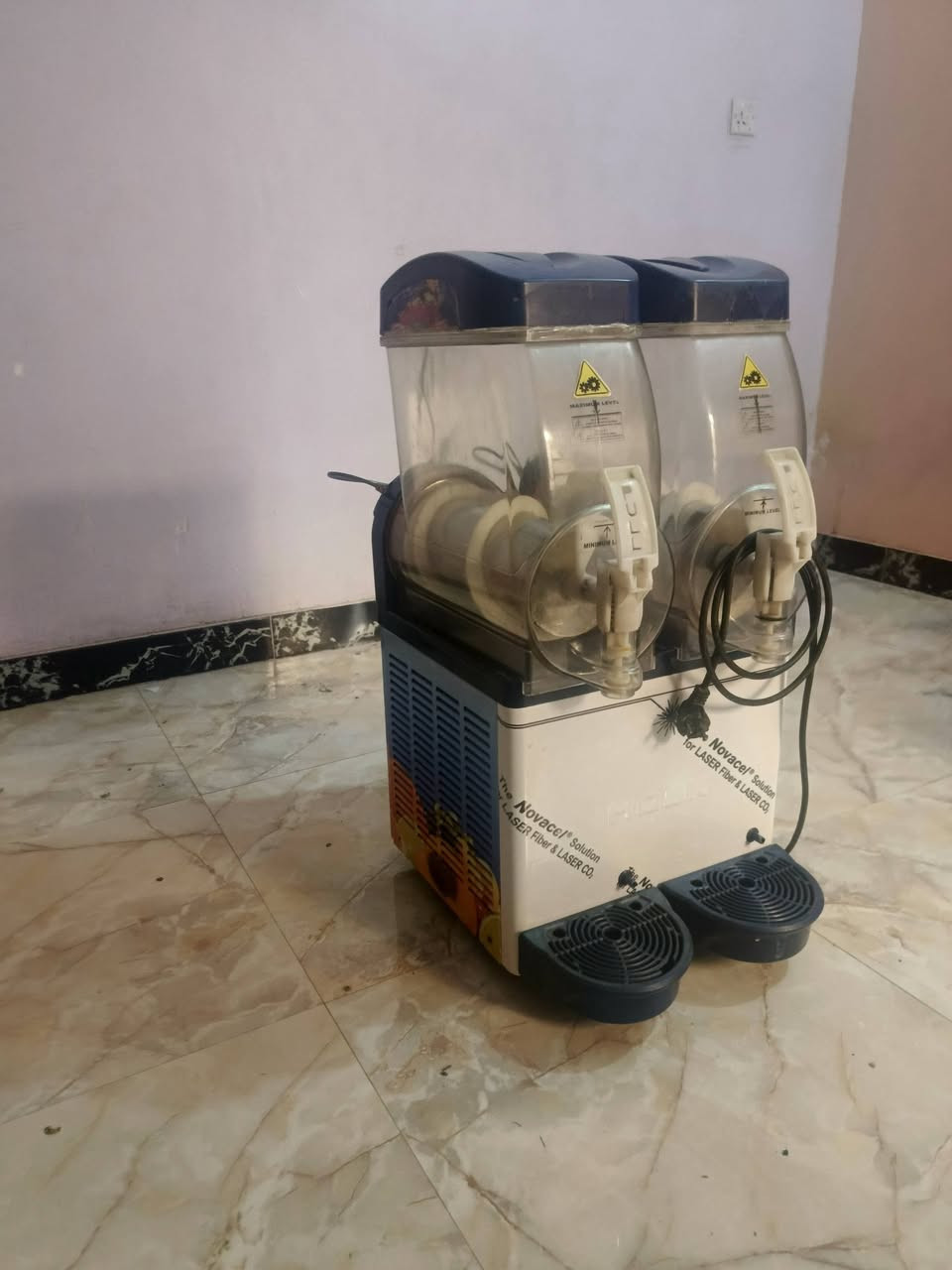 السلام عليكم مكينة ازبري نوع Hosk موديل حديث (مستخدمه قليل ) لبيع وبسعر مناسب الاستفسار خاص أو الاتصال ***********

