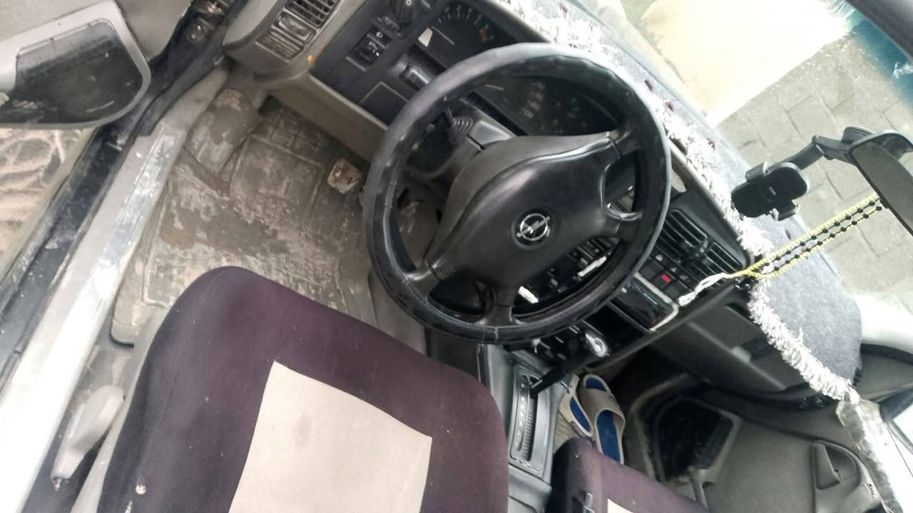 سلام عليكم اخوان سياره اؤميكا موديل 91 كير محرك بطه 2500 شرط تحويل وكاله +شرط كير محرك تبريد شغال ثلج
دفتر بانزين موجود 
 بدون أي ضرر فقط صبغ جمالي / سعر 45 بي مجال بسيط 
/ عنوان كركوك رقم الهاتف/ ***********
