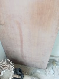 باب غرفه • خشب • نضيف