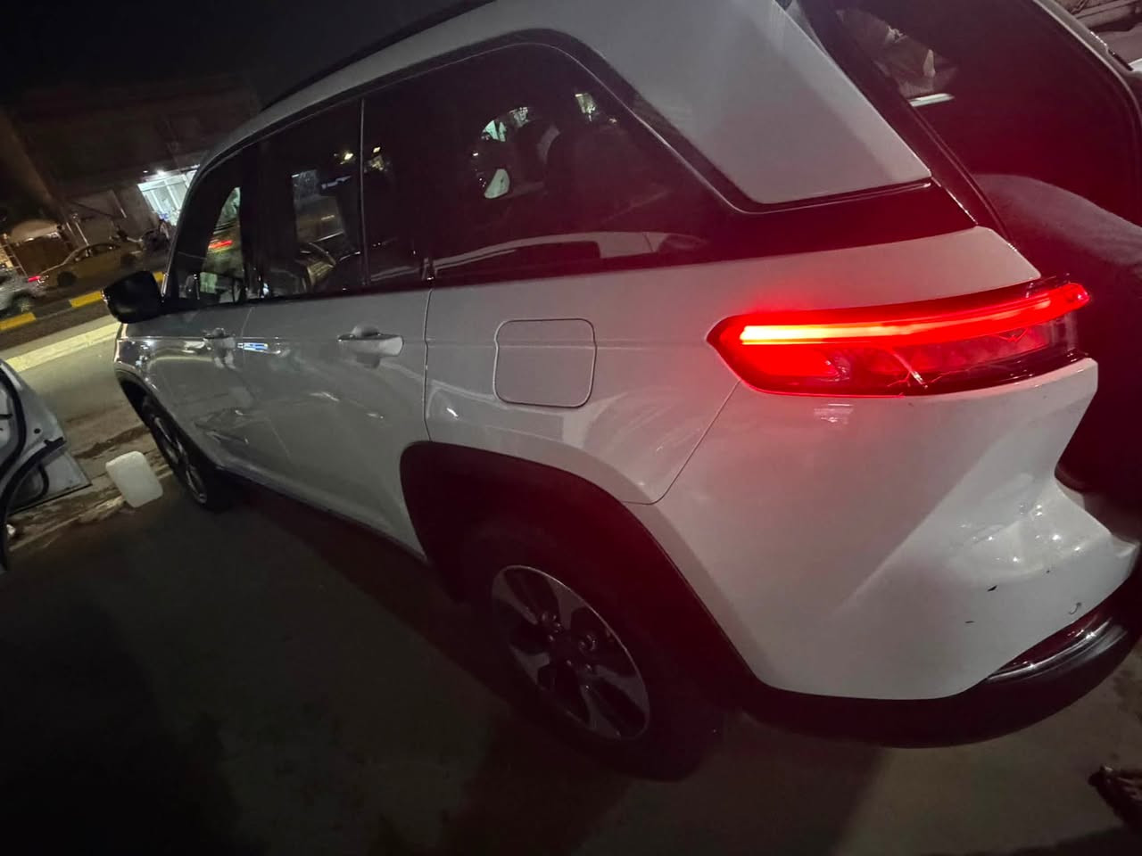4xe 2024
� للبيع | Jeep Grand Cherokee 4xe 2024

• اللون: أبيض 🤍
• الممشى: 70,000 كم
• هايبرد 4xe ⚡️⛽️
• الحالة جيدة والسيارة جاهزة للاستخدام

🔧 تفاصيل الحادث:
حادث جاملغ + باب جهة الصدر، والحادث مرفق بالصور للتوضيح.
الباب والجاملغ مبدلات بلاد تفصيخ أصلي ونفس لون السيارة.

💰 السعر المطلوب: 29,500$

📞 للاستفسار: ***********

الرجاء التواصل للجادين فقط

