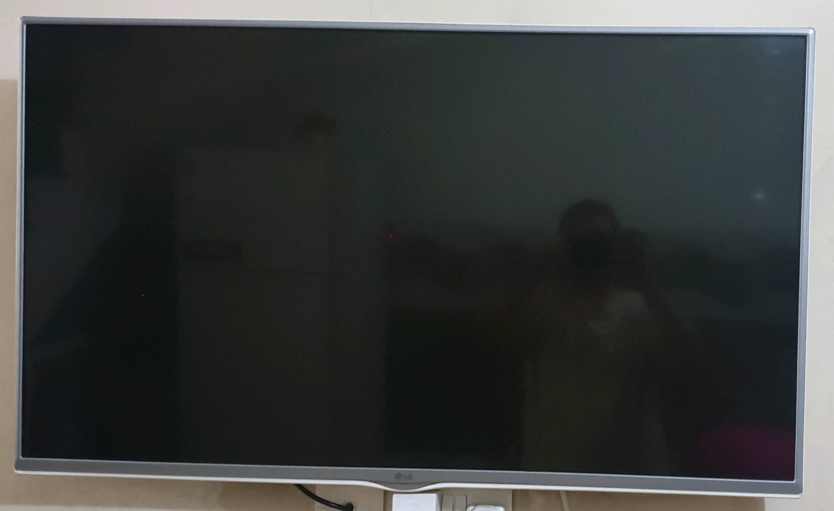 ١-  شاشة للبيع نوع LG أصلية حجم 42 عقدة بدون نت ستلايت داخلي HD شغالة على الفحص رمونت مالتها الاصلي مال الشركة كارتونتها والكتلوكات موجودة نظيفة كلش استخدام قليل مداخلة تصليح ابد شركة .
٢- تلفزيون منظدي للبيع نوع شونك فلات حجم 25 عقدة شغال على الفحص مع ريمونت الاصلي شركة مداخل تصليح ابد بالكارتون . 
للتوصل ***********   .
مكاني بغداد الطالبية.