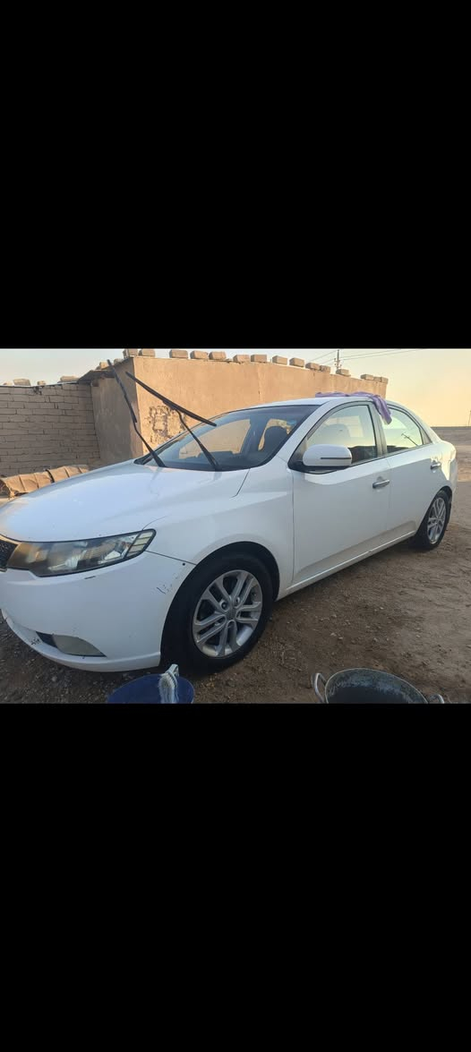 كيا سيراتو خليجي مديل 13 مكينه 1600
سياره نضيفه حلوه بيها صبغ بل باب مال سايق 

وبيها طخه وليسه ضربه قويه بل باب وره صدر موضح بل صوره سياره طابوكه شادلها جديده حداديه جديده وبيها بعض شخوط تروح بوليش الان سياره مديلها قديم سنويه منتهيه 22 السعر 85 وبيها مجال قليل *********** موجود وتساب رصيد فيس بوك
