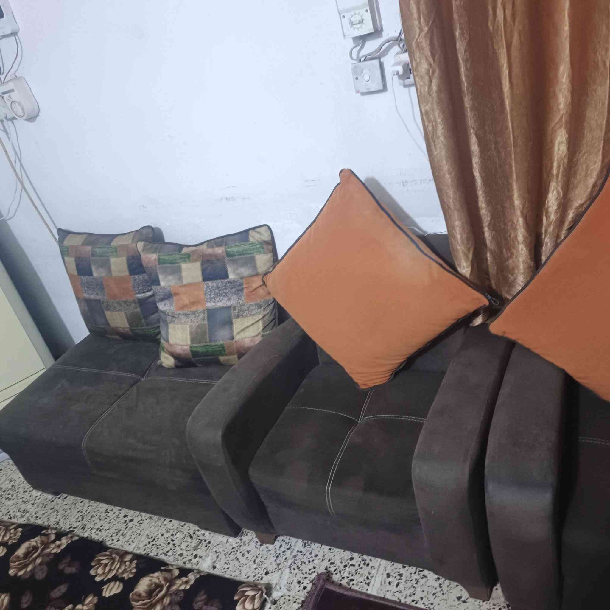 السلام عليكم عندي تخم تسكام مو سوكي نضيف كلش تجي   10 مقاعد تشوف بعينك مكاني بغداد بوابة الكاضميه سعر ٢٥٠ ابي مجال رقم الهاتف ***********

