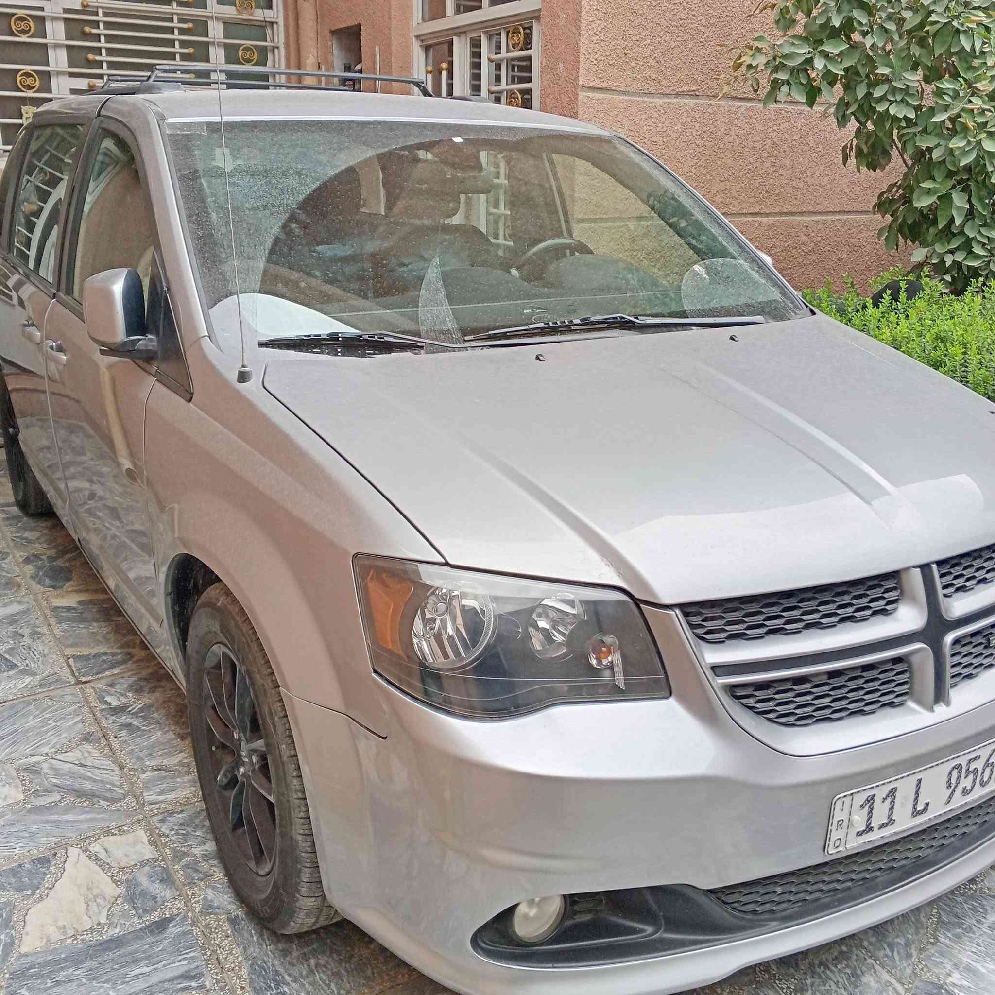 السلام عليكم دوج كرفان 2019 GT
ماشية 143
وارد امريكي حادث بدون ايرباك 
3 قطع تبريد 
تشغيل عن بعد 
تحكم ابواب وصندوك كهربائي
كشنات بلع تحكم كهرباء
السيارة فول احلة من الصور وماغاسلهة بترابهة صورتهة
مكاني بغداد الامين الثانية 
رقم الهاتف ***********
السعر 190
