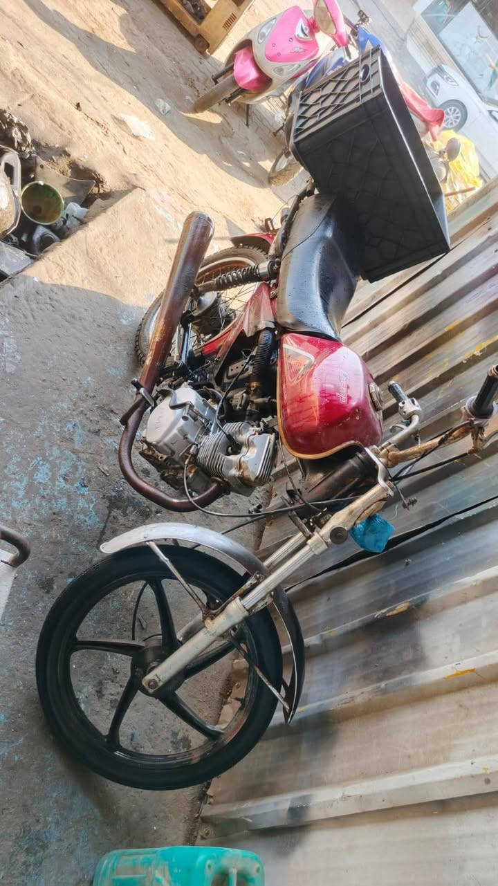 دراجه شاصي 70مكينه إيراني اتخبل دراجه ماعليها عين مال واحد يطلع بيها الشغل حلوه تفاصيل ازيد خابر ***********
