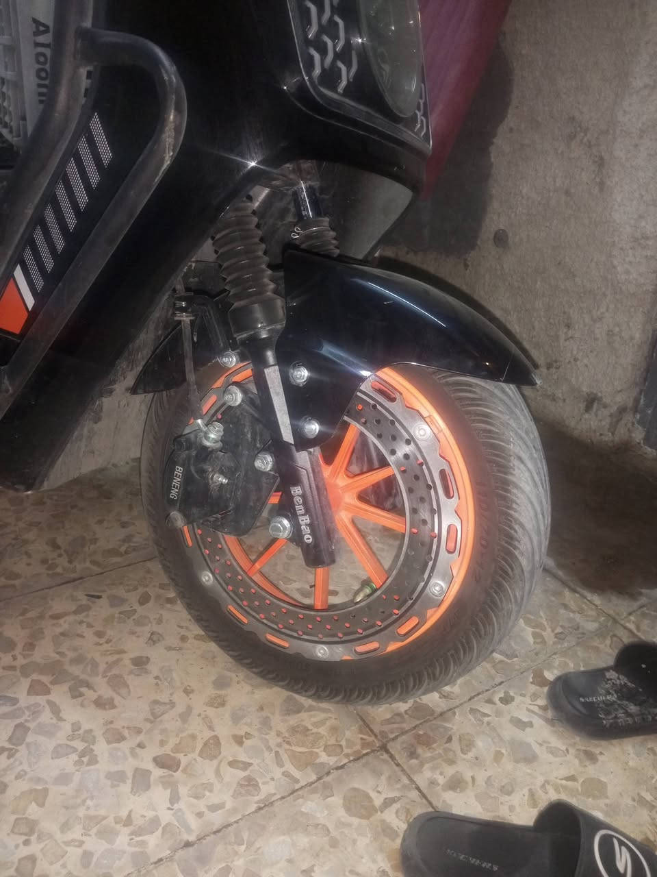 دراجه شحن حجم كبير فقط للرحاله وين متريد توديك للبيع السعر واحد وبيه مجال وراوس ابانزين بس كون بيهة أوراق الرقم ***********
