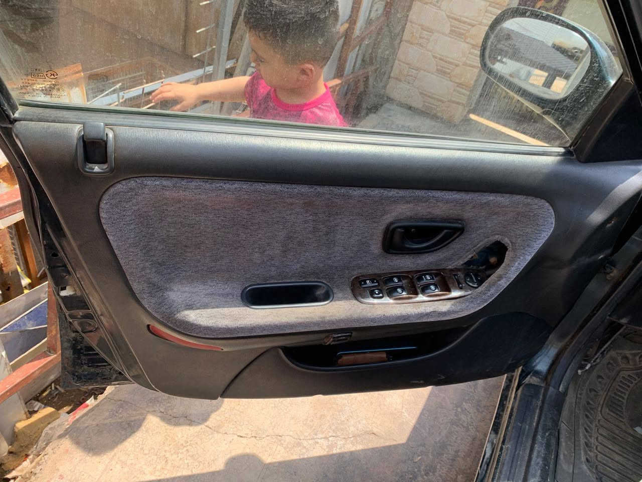 سوناتا 2 موديل 95 مكينه كير خير من الله جواها تخم تاير صدرها نص عمر تبريد مابيها كهربائيات كلها شغاله عنوان بعقوبه التحريري السعر 40 ورقه وبيها مجال مكلف بالنشر رقم صاحب السياره 
***********
