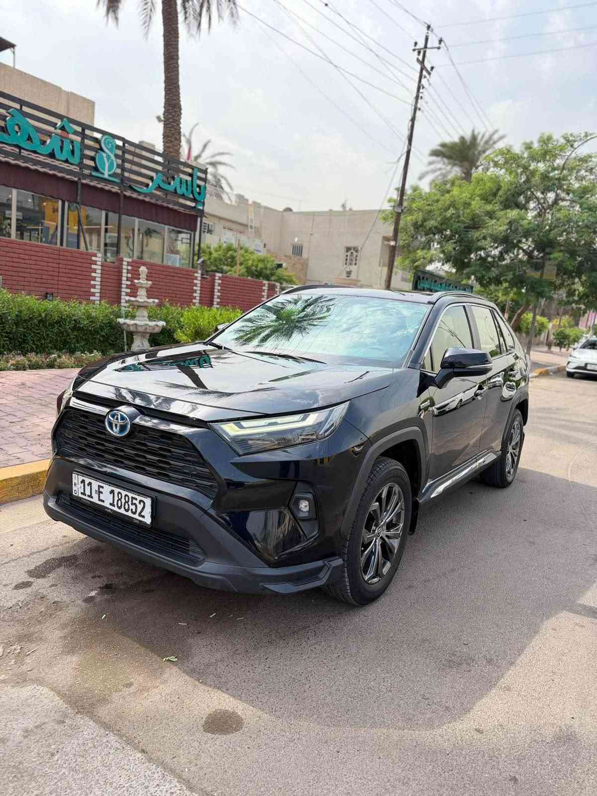 ‏السلام عليكم
 تويوتا راف فور خليجي وكالة ساز S A S 
‏موديل 2024 رقم بغداد دولي جديد
‏ سيارة جديدة بدون نواقص
‏هايبرد + بنزين
‏فول مواصفات لمتد 
 ‏فتحة سقف . بصمة تشغيل + بصمة أبواب. داخل عسلي يجنن. ويل كب كبير.مري شفط . وبعد هواي مواصفات
‏فول السيارة للأخير

‏بيها فقط الجاملغ خلف السائق صبغ بدون معجون فقط بخ
‏سعر السيارة 215 ورقة
مكان السياره بغداد الصليخ *********** بغداد, العراق
