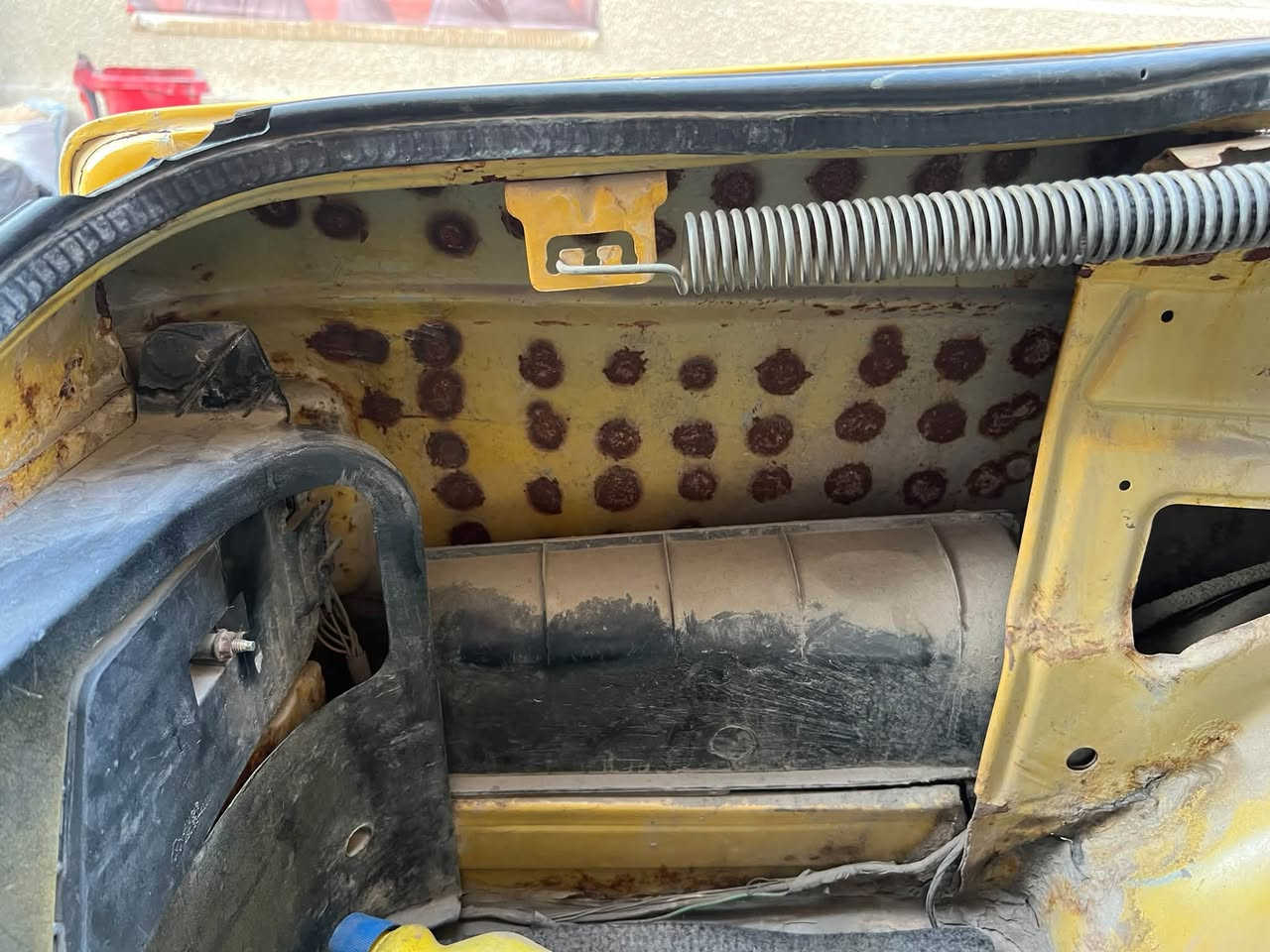 السلام عليكم بيجو بارص مديل 15السيارة بيهة ضربة ب الجنطة وحدة معمرة و الثانية ممعمرة موضحلكم ب الصور غرفتهة حلوة ونضيفة و كير ومكينة مشتغلهن ب ايدي تجفيت كلة اصلي التبريد منضومة جديدة الله شاهد كمبريسر و بطل وراديتر ماصار 3اشهر من شديتهة بس و اني مشغل السيارة و ب الباب واكف طكت البوري الي يصير بي لايلون طك وذب الغاز كلة وعندي شغلة ثانية جاي اشمي ب السيارة وفجة وكفت الجامات و الاشاير يعني شغلة كهربائيات و اني مالي خلك وماعندي مجال اكعد اسويهة صدرهة شوية تعبان 
كل الي عندي بهاي السيارة حجيتة مو خوف من الناس لا خوف من الله سبحانة وتعالى السيارة عارضهة ب 31وبيهة مجال حك الجية مكاني بغداد مدينة الصدر شارع الصيانة مقابل قطاع ثنين ورقمي هاذة بي واتساب ورصيد متواجد ع المازنجر مامتواجد ***********
