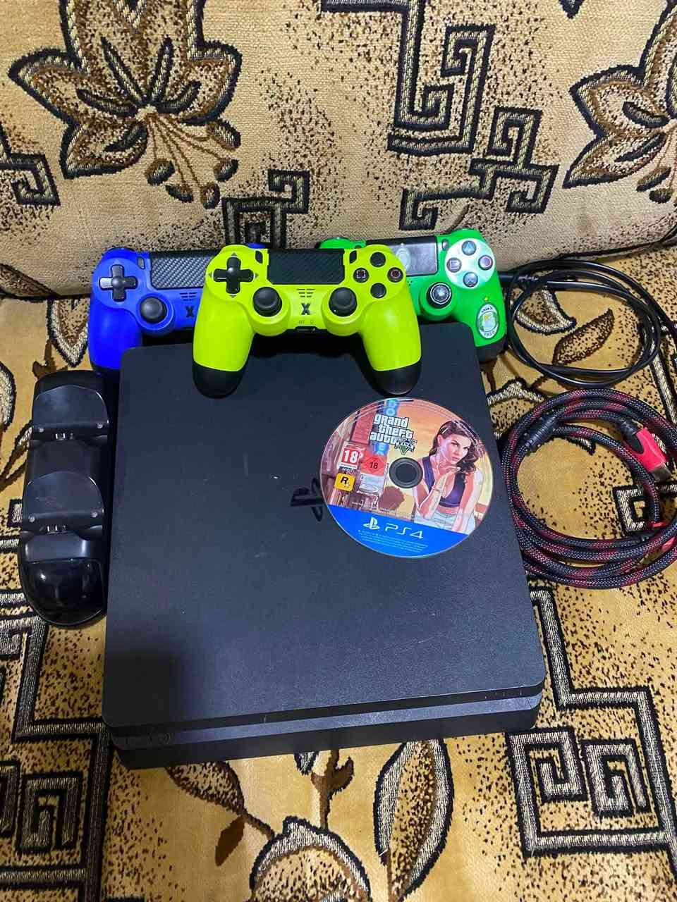 السلام عليكم
بلي 4سلم ذاكره 512مع 

يدات عداد ٣اصليات 

قاعده ستاند شحن يدات

قرص gt+PES2019
السعر 320

الاستفسار عرقم ***********
