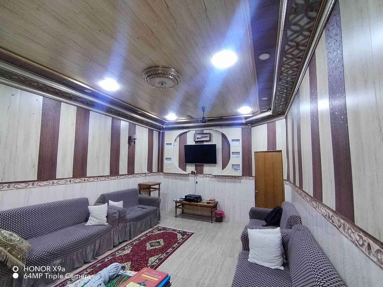 بيت للبيع طابو صرف طابقين الارضي غرفتين وصالة واستقبال ومطبخ 
 وطارمة جبير وحديقة 
 والطابق الثاني 
 غرفتين و صحيات 
 حي الخضراء 200  متر طابو صرف السعر ٢٧٠ 
 موقعة كلش مميز وقريب من جهه الساعة
الاستفسار اتصال *********** عمارة, ميسان
