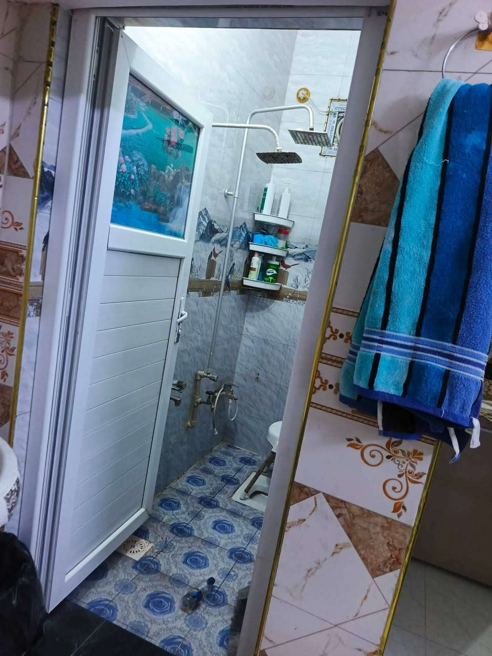 ياالله
سلام عليكم
البيت البيع طابو صرف
مساحه ((100)) متر بناء حديث
العرضات خلف أسواق فطومه مقابيل ساحه 
يحتوي على استقبال وصاله ومطبخ وغرفتين نوم 
صحيات داخليه صحيات خارجيه منور 
البيت نضيف كلش استفسار اتصل برقم
((,***********))
