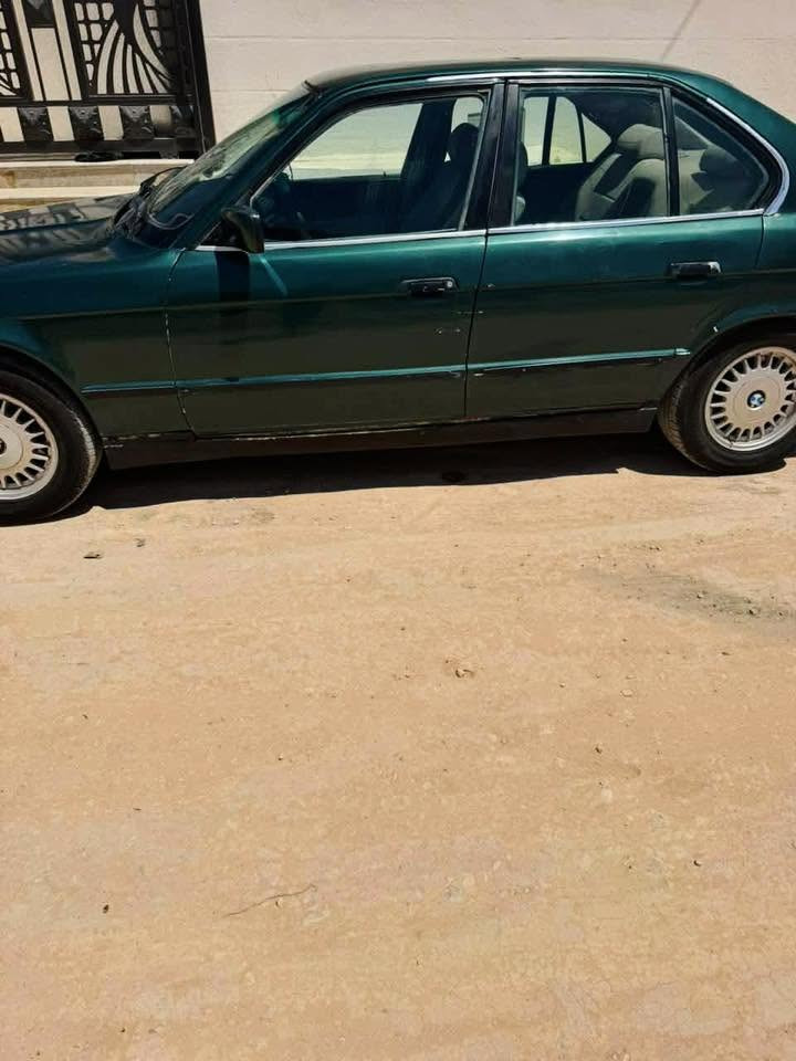 بي ام دبليو (BMW) حجم 525i موديل 1993 E34 للبيع

المكينة 6 سلندر شرط كارتون كير وأكسل طيارة دفع خلفي (RWD)حدادية أمامية جديدة 
أصولية بأسمي شرط التحويل الرقم الجديد سنوية لل2030 صفر غرامات 
السيارة  مكفولة من الضرر والعيب الشرعي 
مكان السيارة بابل حله 
رقم الهاتف :***********
السعر: 40 وبيها مجال للجناي والشراي
