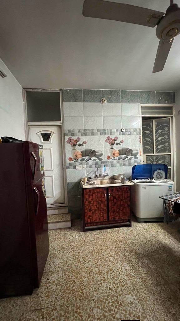 للبيع بيت ركن مميز – بغداد / الشعلة
قطاع 12 – الشارع العريض – مقابل مدرسة النزاهة

المساحة: 160 م – الواجهة: 20 م – النزال: 8 م
البناء: سنة 2015 – الأساس رفت

الطابق الأرضي:
استقبال + مطبخ + غرفتين نوم + صحيات داخلية وخارجية + محل تجاري كبير على الشارع

الطابق الثاني:
مشتملين عدد 2، معزولين وكاملين الخدمات

ركن، بطحية، جاهز للسكن
السعر: يرجى التواصل خاص

للاستفسار: ***********
واتساب مباشر: https://wa.me/9647716108418https://www

.facebook.com/marketplace/item/1035931712303369/?mibextid=dXMIcH بغداد, العراق

