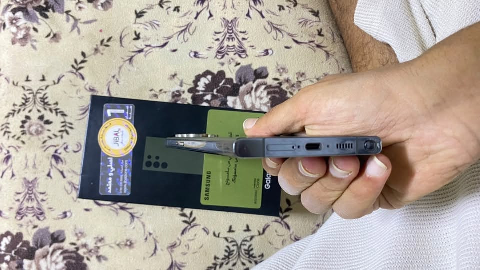 GALAXY S23  ULtra
ذاكره 256/
جهاز نضيف 
بي بس الكامره الخلفيه واكعه الجامعه ويتخلاله ب١٥ جامه +كارتون ضمان الجبال بي 
والجهاز والله ما بي اي عطل سبب البيع محتاج فلوسه مكاني موصل ايسر رايده ب٧٠٠ قفل 
رقمي ***********

نص مكتوب في الصور:
- حول الهاتف Galaxy S23 Ultra إعادة تسمية اسم المنتج Galaxy S23 Ultra اسم الطراز SM-S918B/DS الرقم التسلسلي R5CWB2HMNRA SIM 2 رقم الهاتف +9647517718597 الشبكة KOREK IMEI 1 351247574237253 SIM 3 رقم الهاتف غير معروف الشبكة zain IQ IMEI ٢ 352850374237255 معلومات الحالة