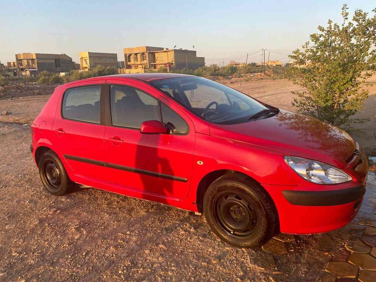بيجو فرنسي 307 موديل 2005
صاحبه موجود بل كوت رايده 50ورقه وبيه مجال 
بيه منضومه غاز تبريد شغال ***********
