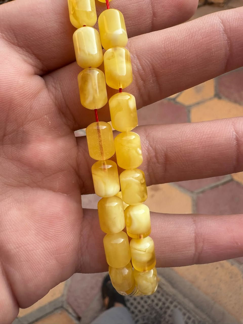 السلام عليكم ، كهرب بولندي حر طبيعي.  (كصه كويتيه) شوفت عينك المسباح منوصف خد وخد قشطه بعسل كلش حلو ماشاءالله وزن 37.70غرام عدد الحبات 89حبه. مسباح بي طول كلش حلو سعر الغرام 10$. يعني تطلع السبحه تقريباً ب 375$ مايقارب575الف للتواصل. *********** مكاني البصره. وأكدر اوصل محافظات. للعلم سبحه باديه تغلف صارلها عندي فتره ، غير متواجد على الفيس. للتواصل ***********
